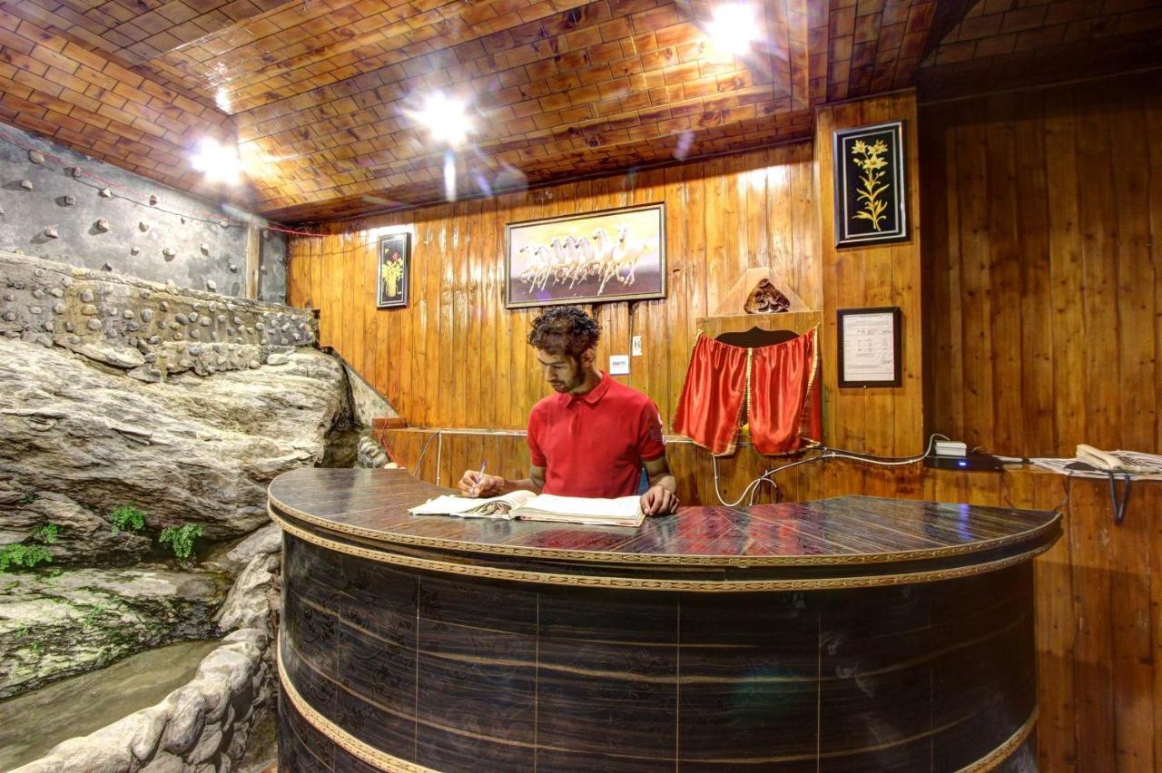 Capital O Shishamaati Hotel Kullu Bagian luar foto